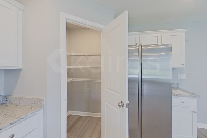 Building Photo - 656 June St