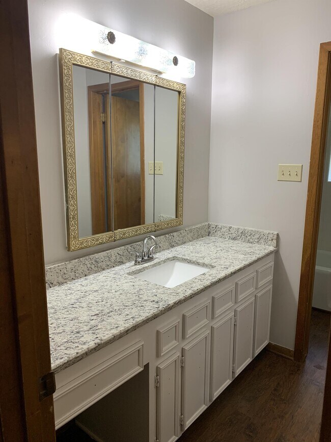 Building Photo - 603 Cache Cove Ct