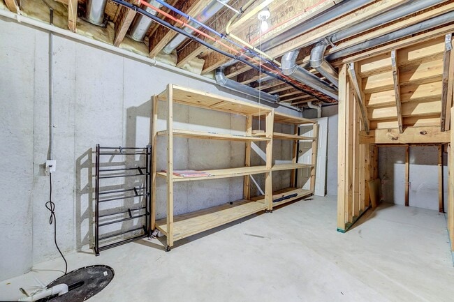 Building Photo - Gorgeous Updated 3 Bed 2.5 Bath Home w/2 C...