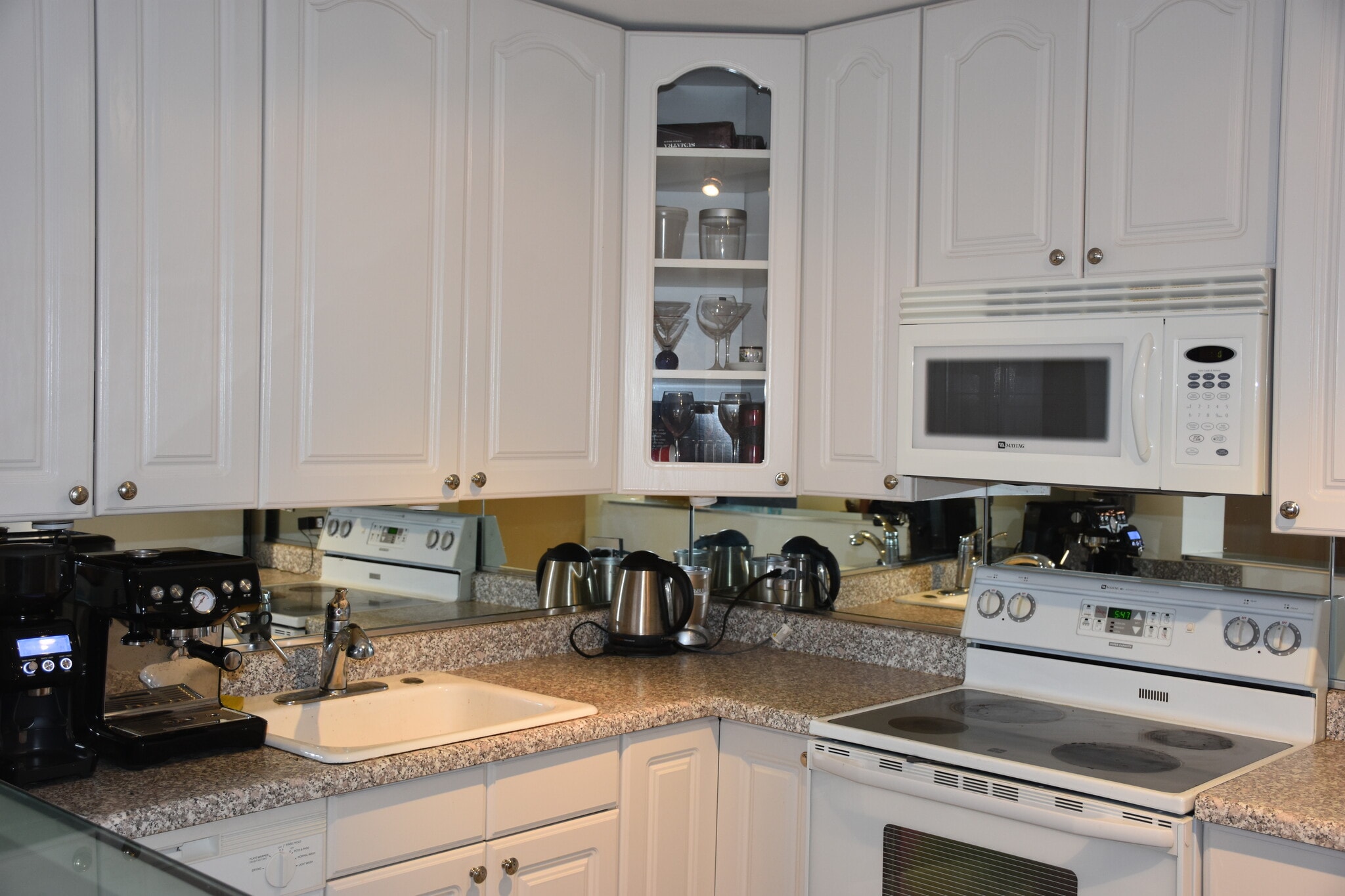 Kitchen Up Close - 1636 N Wells St