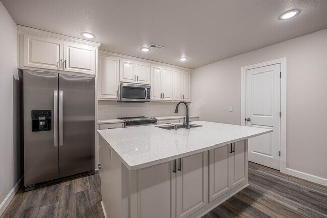 Building Photo - 362 SE 95 RD - BRYSON LAKE