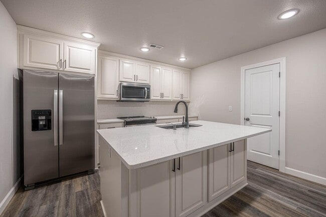 Building Photo - 373 SE 95th Rd