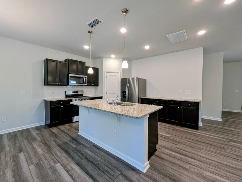 Building Photo - 684 Ben Ledi Ct