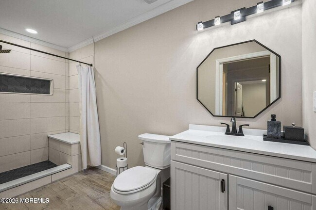 Building Photo - 701 Zlotkin Cir