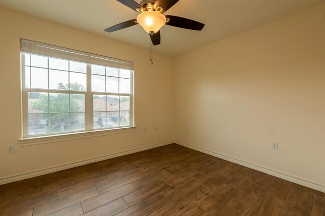 Building Photo - 214 Allen Dr