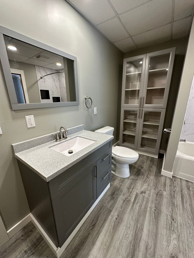 Building Photo - PP - 12 - Glendale