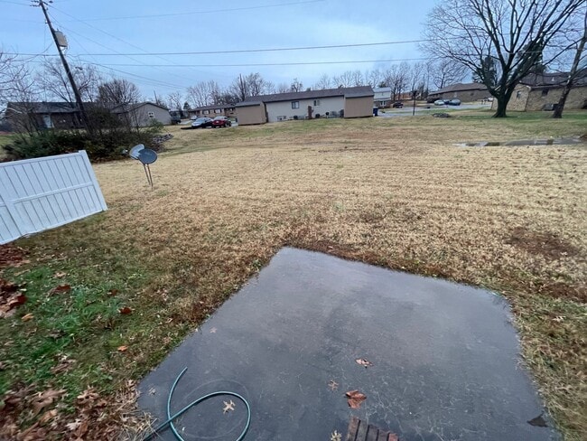 Building Photo - 2 bed 2 bath Duplex with Garage