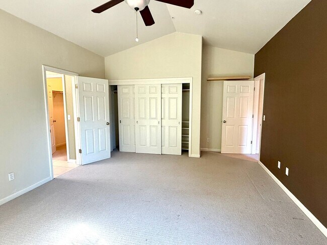 Building Photo - Welcome to this beautiful 3 bedroom, 2.5 bathroom home located in Cotati!