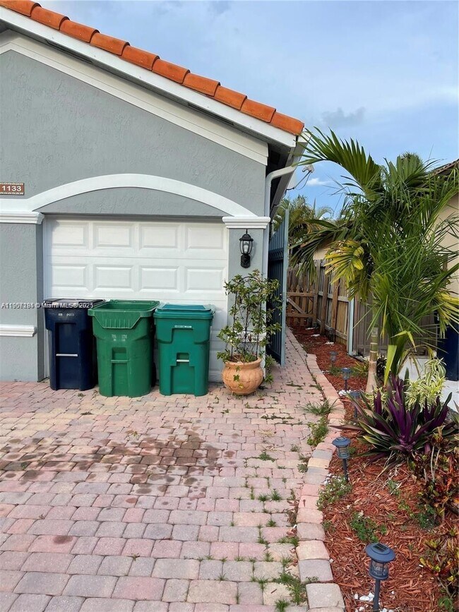 Building Photo - 1133 NW 135th Ct