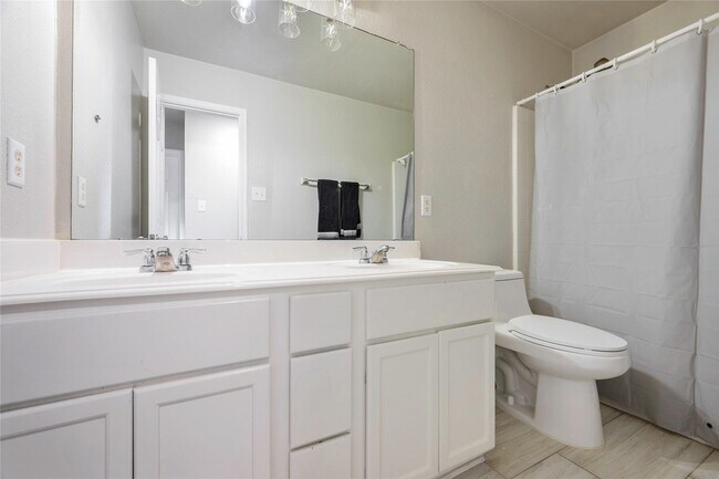 Building Photo - 10101 Benwick Dr