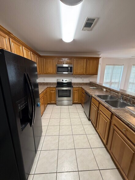 Building Photo - 529 Versailles Blvd