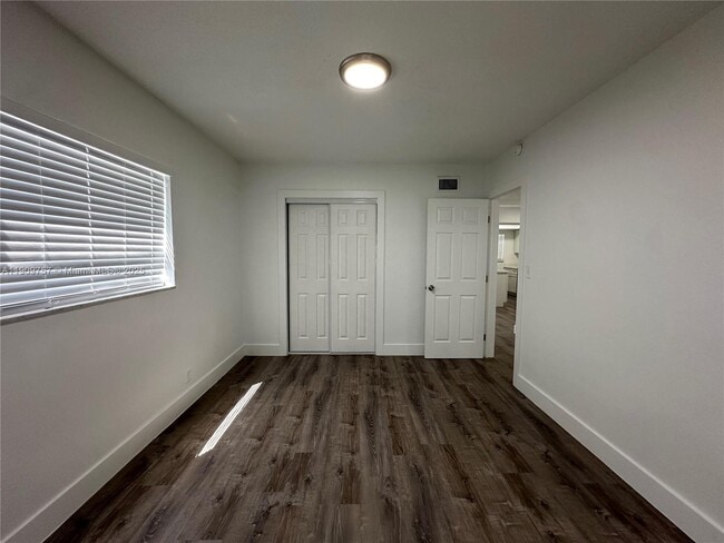 Building Photo - 3616 NE 11th Ave