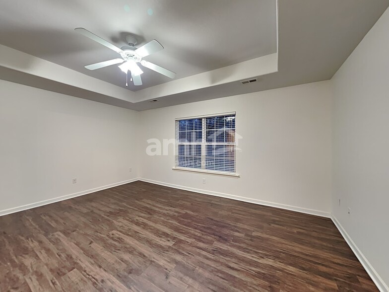 Building Photo - 16 Slow Creek Dr