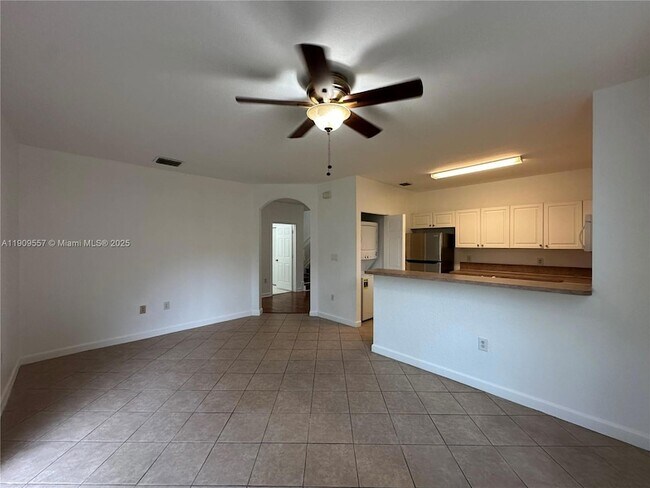 Building Photo - 3370 NE 14th Dr