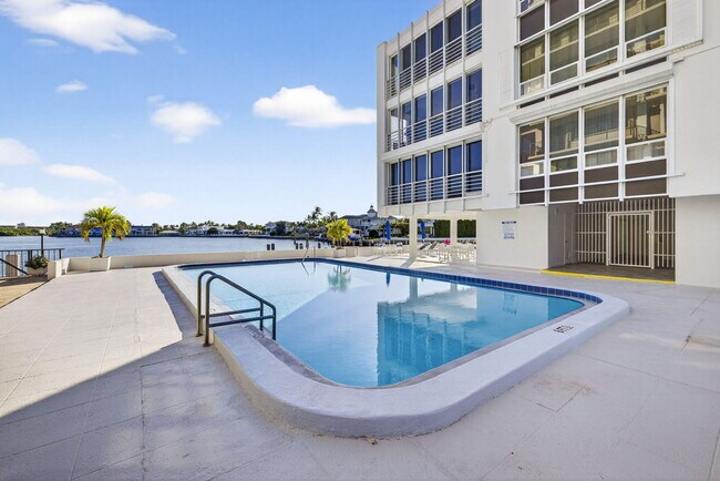 Building Photo - 900 NE Spanish River Blvd