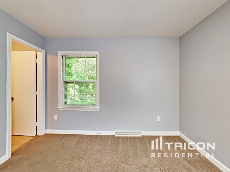 Building Photo - 6520 Farmingdale Dr