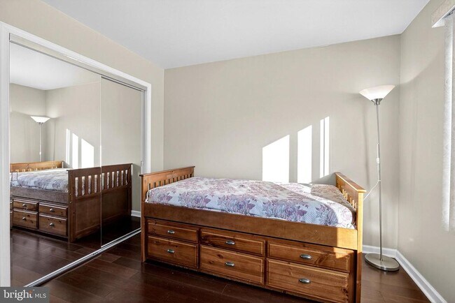 Building Photo - 406 Margit Ct