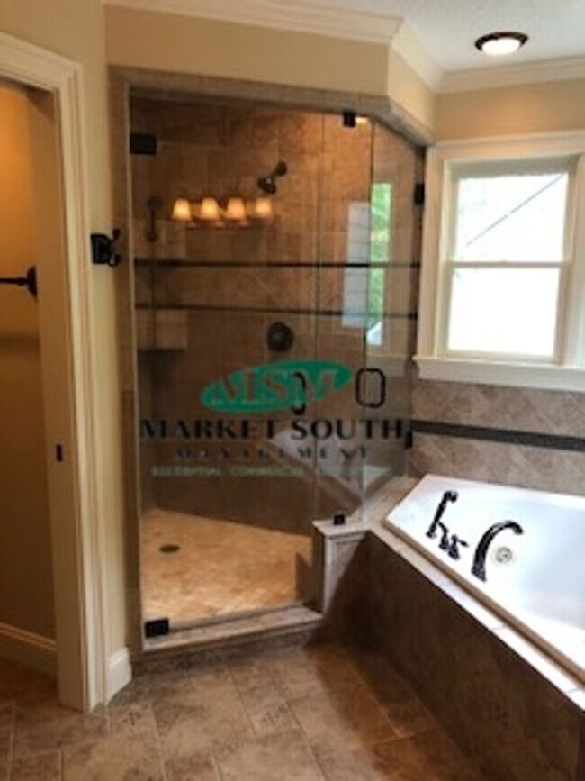 Building Photo - SOUTHBRIDGE BEAUTY- AVAILABLE NOW!