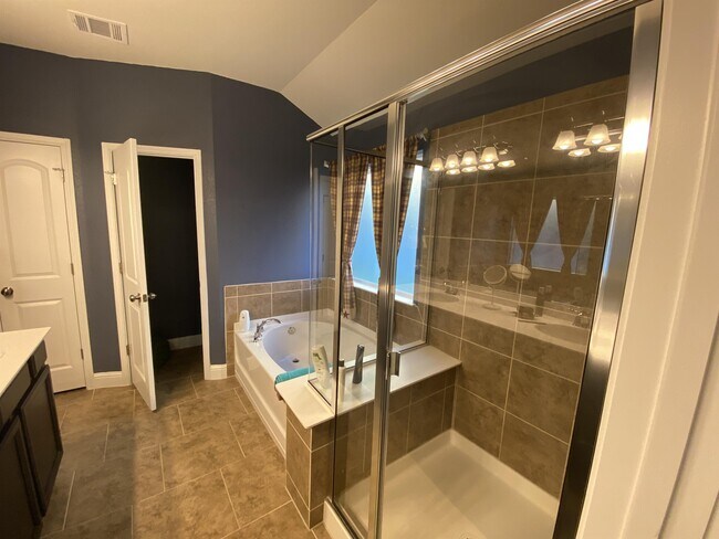 Building Photo - 836 Olive Ln