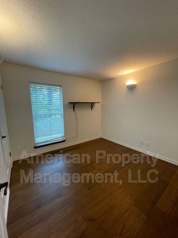 Building Photo - 3711 E 108th St