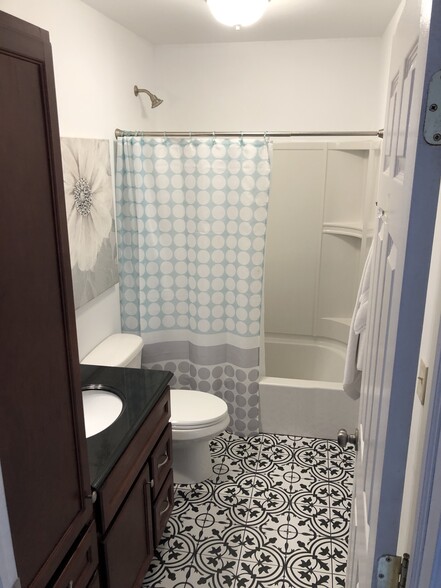 Master on suite bath - 113 S Adams St
