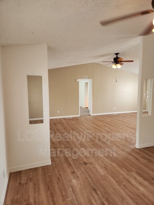 Building Photo - 25795 Leon Rd