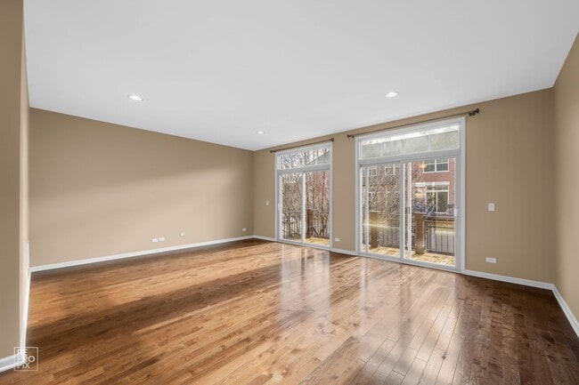 Building Photo - Luxury Townhome with 3 Bedrooms, 2.5 Baths, and 2 Car Garage Located in Vernon Hills in the Aspen...