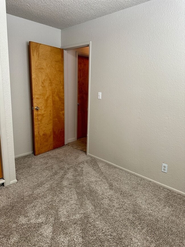 Building Photo - Beautiful Country Home! With Bonus Office/Den Room