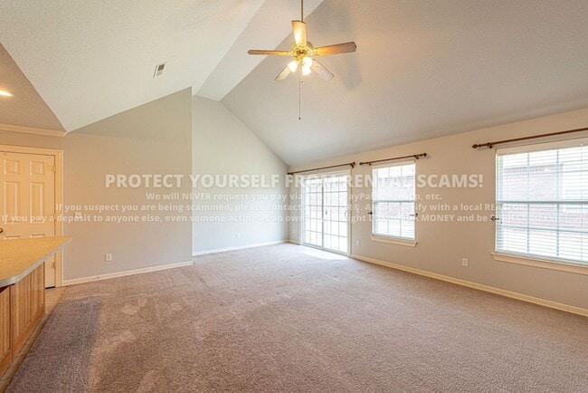 Building Photo - 245 Ravenwood Rd