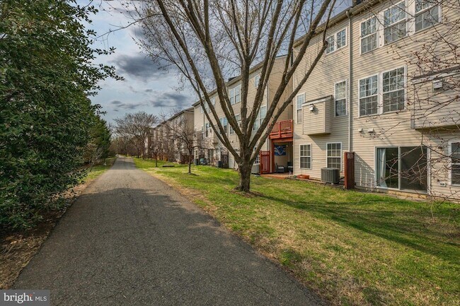 Building Photo - 5076 Grimm Dr