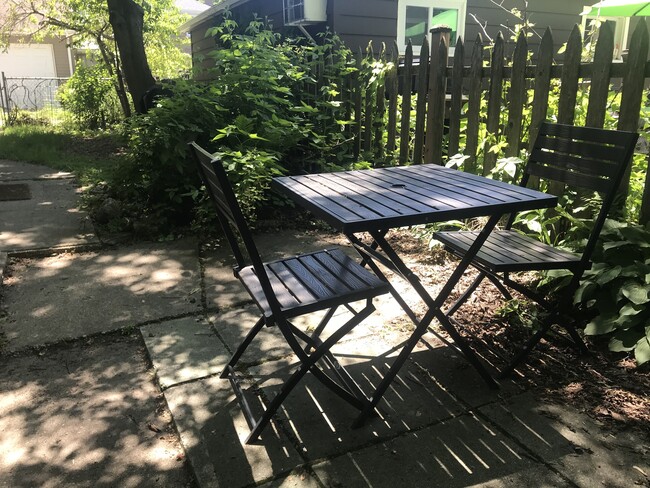 Private outdoor spaces - 1524 Washington St