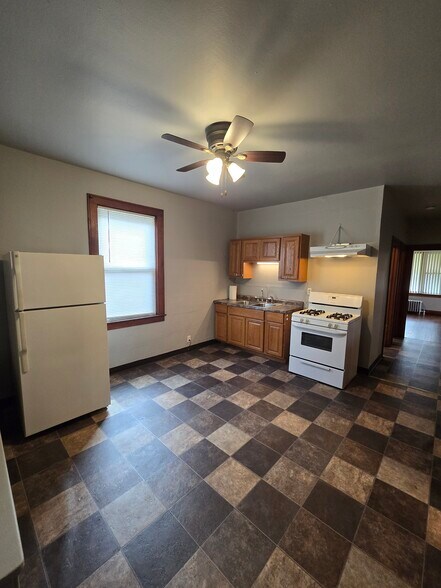 Building Photo - 8417 S Burnham Ave