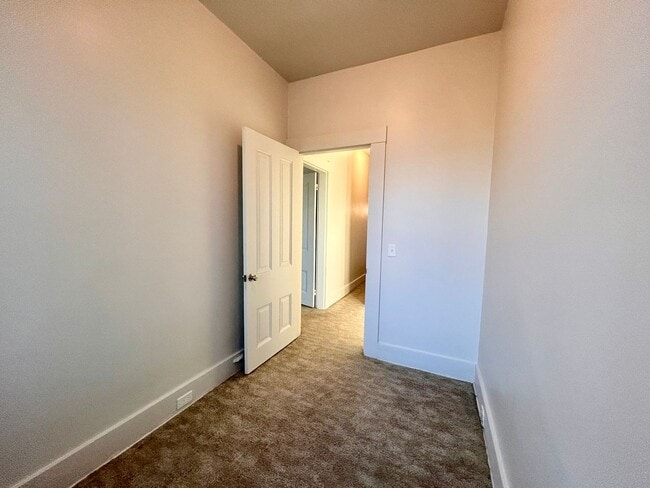 Building Photo - 202 E Main St