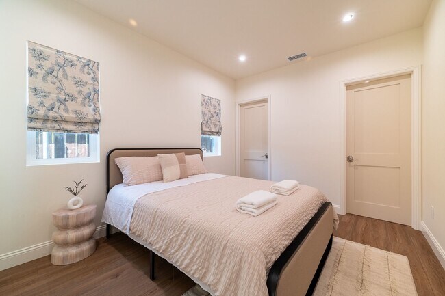 Building Photo - Contemporary New home in Monrovia