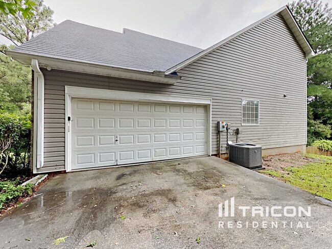 Building Photo - 201 Ranch Ct