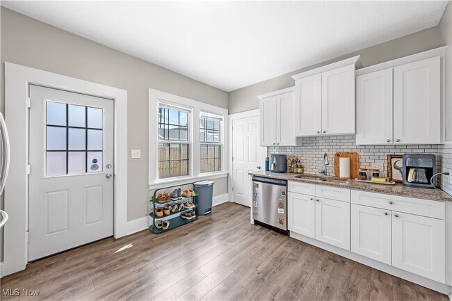 Building Photo - 1276 W 67th St