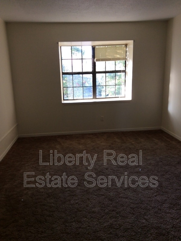 Building Photo - 814 Lesa St