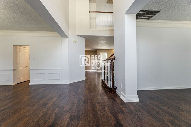 Building Photo - Recently Updated Plano Property with Modern Features and Serene Surroundings