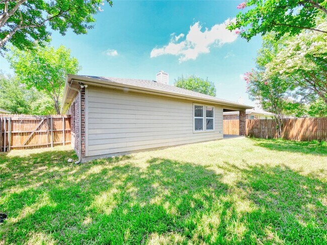 Building Photo - 6925 Red Bluff Dr
