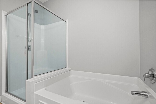 Building Photo - Beautiful Lenox Creekside Condo in Antioch