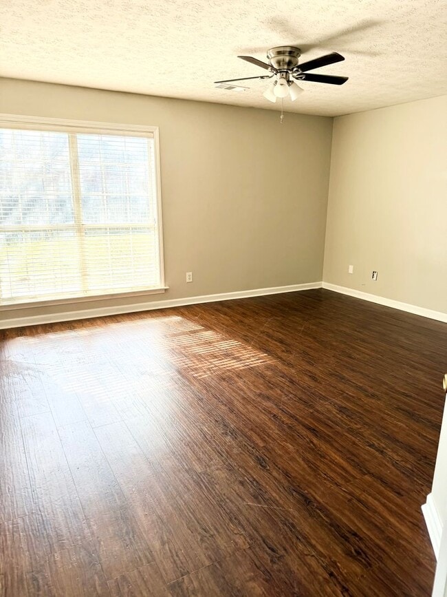 Building Photo - Halcyon Summit Rental