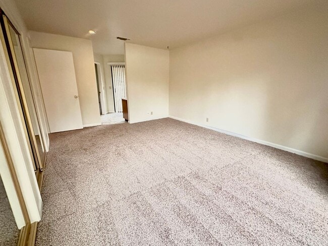 Building Photo - 1473 Manzanita Ave