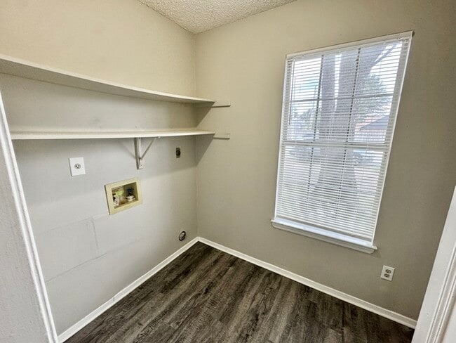 Building Photo - 6481 Summer Creek E