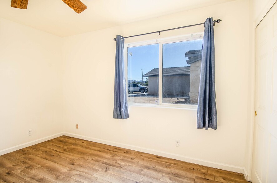 Building Photo - 72548 Sunnyslope Dr