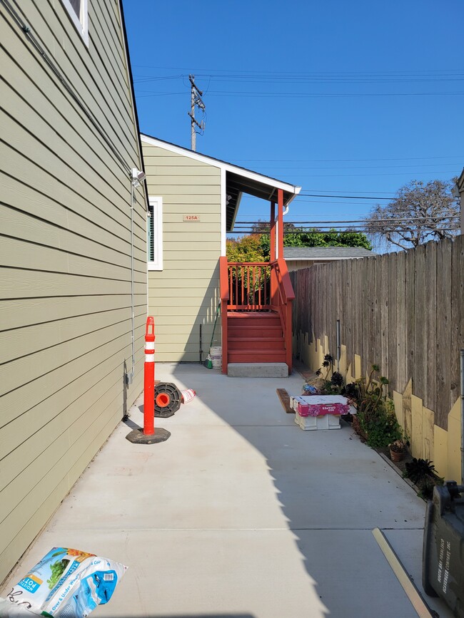 Building Photo - 125 Francisco Dr