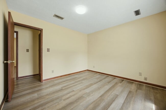 Building Photo - 1701 Rose Garden Ln
