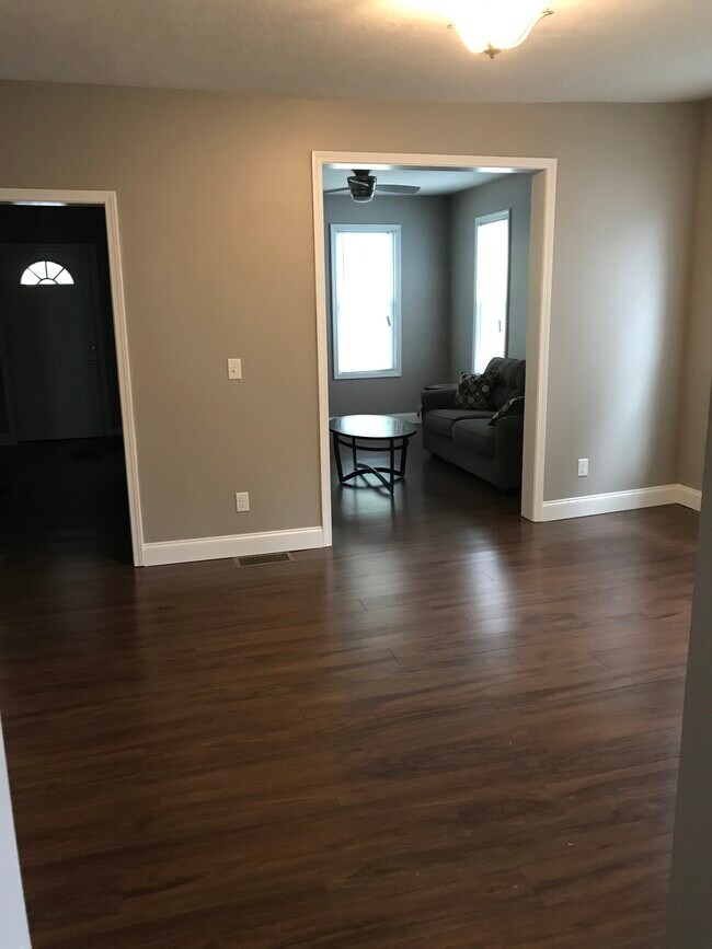 Building Photo - 314 Pleasant St