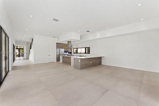 Building Photo - 16700 Botaniko Dr N