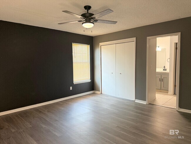 Building Photo - 1601 Matias Dr
