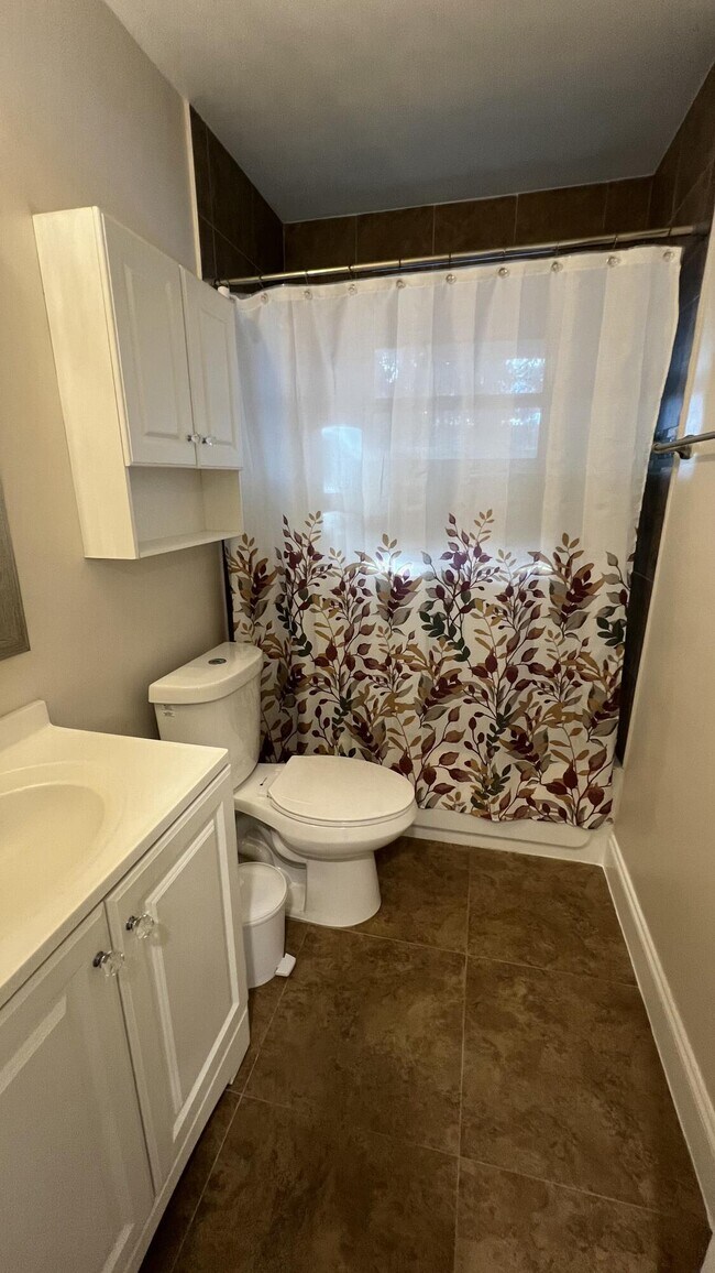 Building Photo - 920 9th St